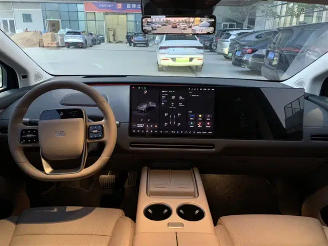 Li Auto i8 — Фото автомобиля 6