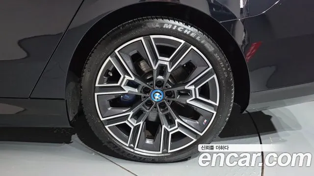 BMW 5 Series G60 — Фото автомобиля 5