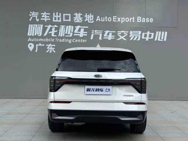 Ford Edge — Фото автомобиля 4