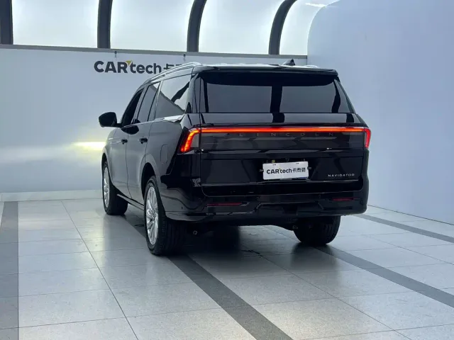 Lincoln Navigator — Фото автомобиля 5