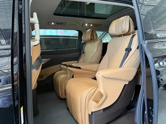 Denza Denza D9 2024 DM-i 1050 Premium — Фото автомобиля 10