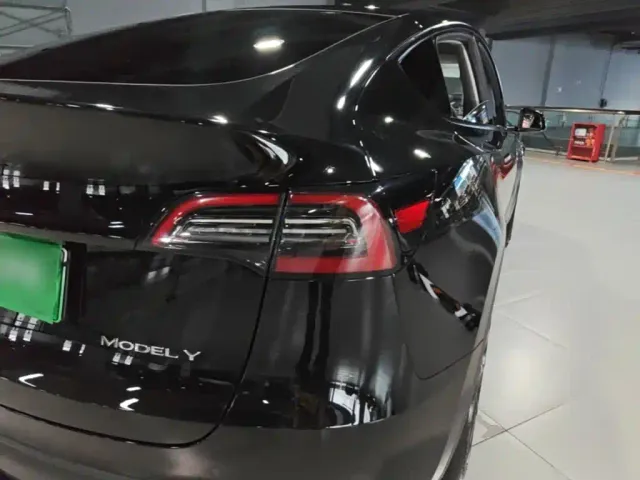 Tesla Model Y — Фото автомобиля 7