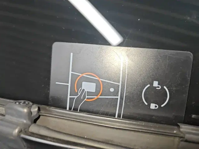Tesla Model 3 — Фото автомобиля 8