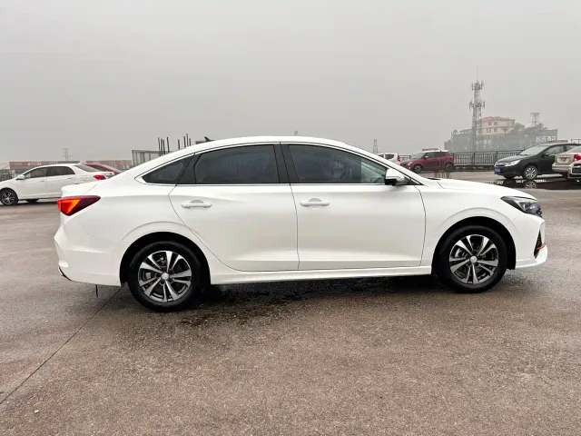 Changan Eado — Фото автомобиля 5