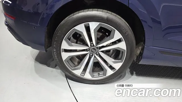 Audi Q8 55 TFSI quattro Premium — Фото автомобиля 5