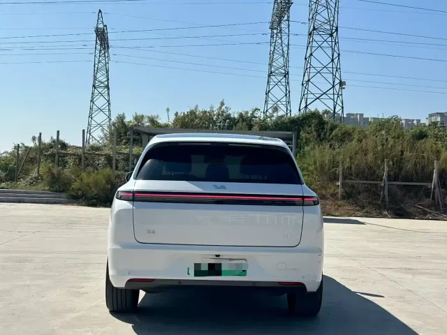 Li Auto L7 — Фото автомобиля 8