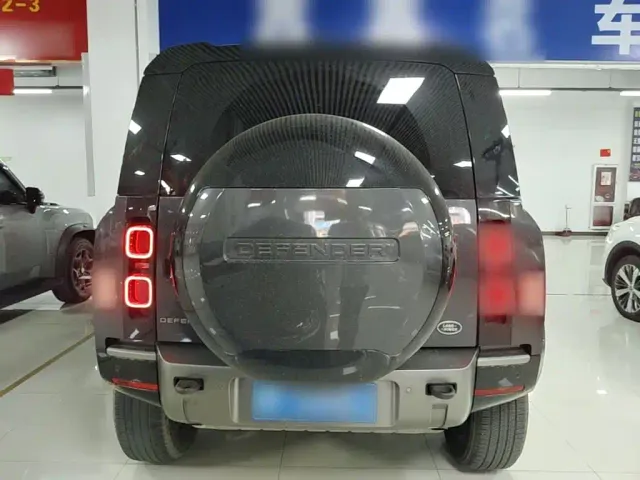 Land Rover Defender — Фото автомобиля 5