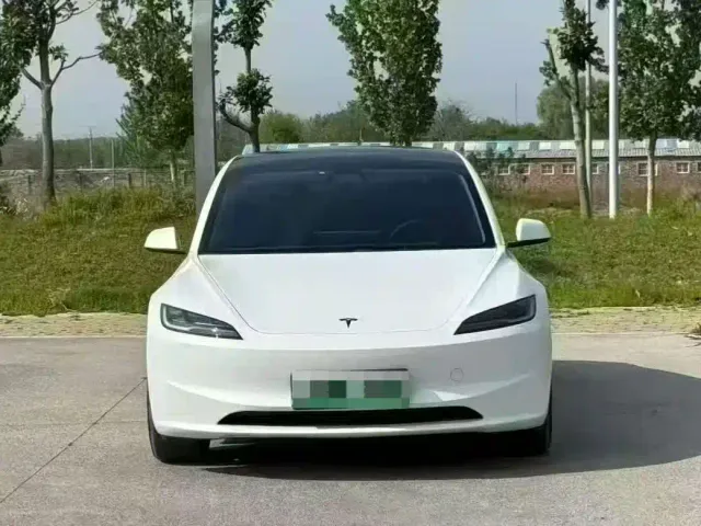 Tesla Model 3 — Фото автомобиля 2