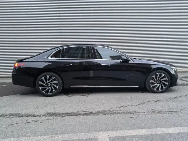 Mercedes-Benz E-Class — Фото автомобиля 11