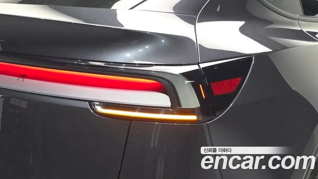 Tesla Model Y — Фото автомобиля 8