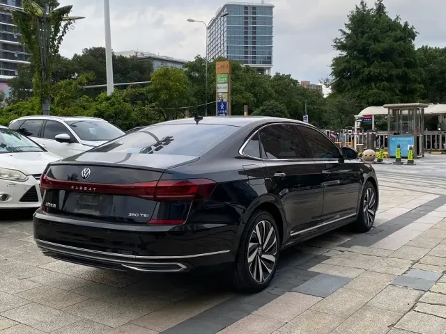 Volkswagen Passat — Фото автомобиля 12