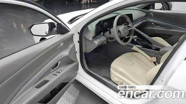 Hyundai Avante CN7 — Фото автомобиля 10