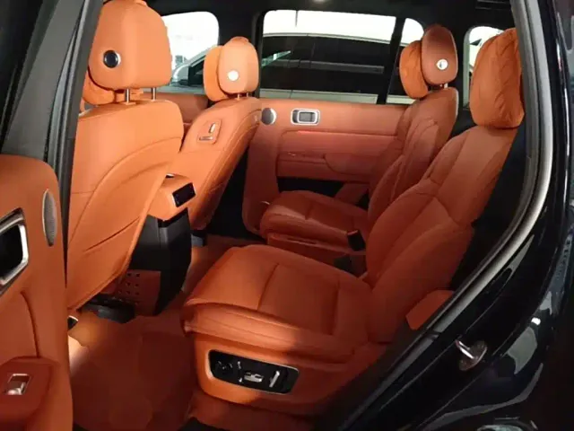 Li Auto L8 — Фото автомобиля 16