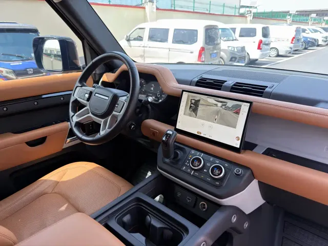 Land Rover Defender — Фото автомобиля 15
