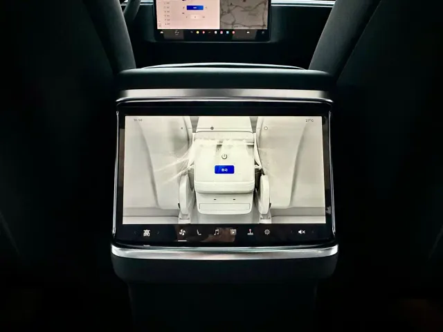 Tesla Model X — Фото автомобиля 11