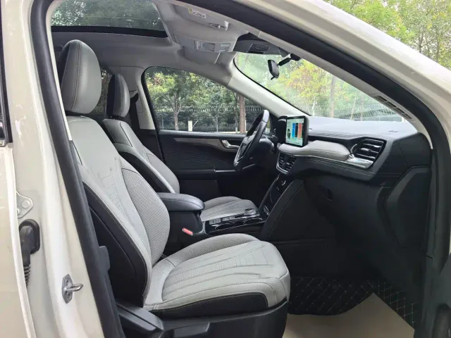 Ford Escape — Фото автомобиля 8
