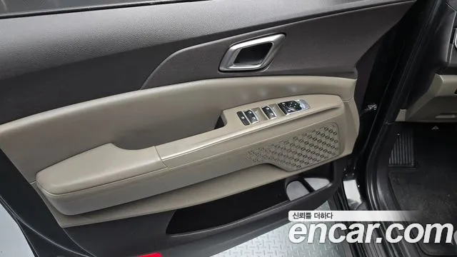 Kia Carnival Generation 4 — Фото автомобиля 24