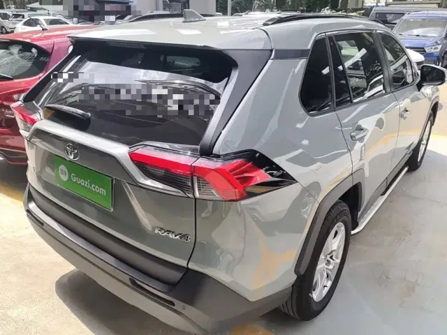 Toyota RAV4 — Фото автомобиля 6