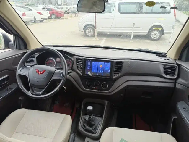 Wuling Hongguang V — Фото автомобиля 11