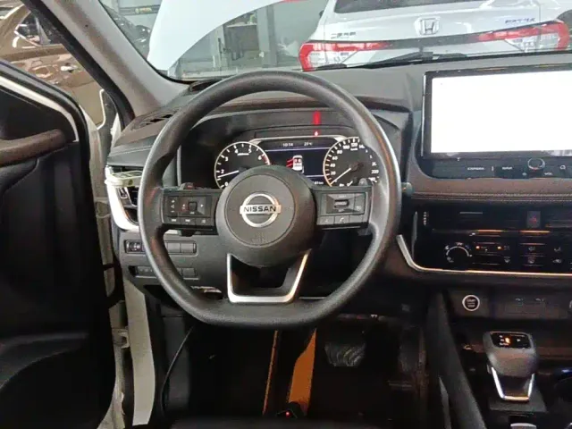 Nissan X-Trail — Фото автомобиля 10