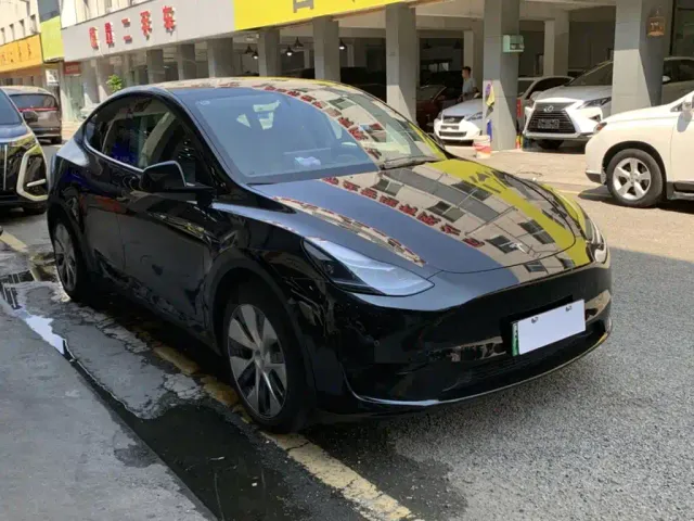 Tesla Model Y — Фото автомобиля 15