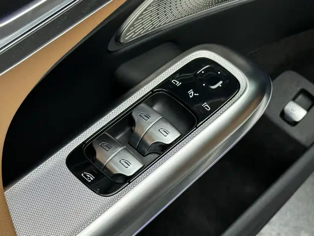 Mercedes-Benz E-Class — Фото автомобиля 12
