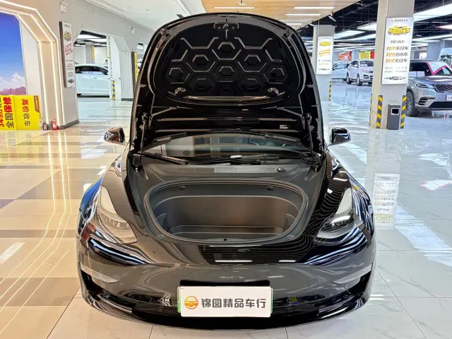 Tesla Model 3 — Фото автомобиля 20