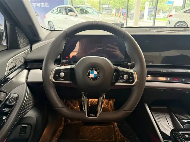 BMW 5 Series — Фото автомобиля 5