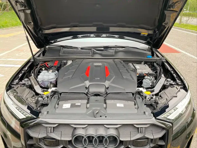 Audi SQ7 — Фото автомобиля 6