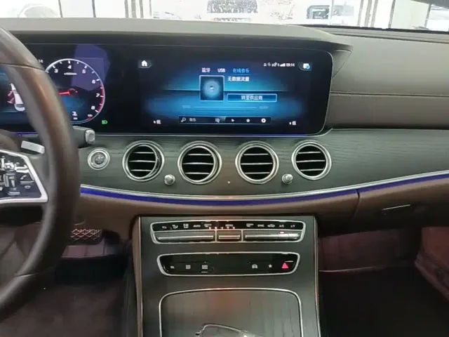 Mercedes-Benz E-Class — Фото автомобиля 12