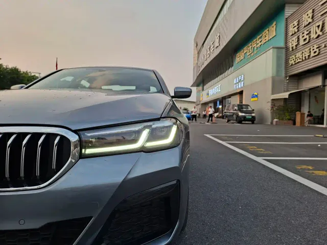 BMW 5 Series — Фото автомобиля 8