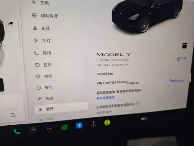 Tesla Model Y — Фото автомобиля 11