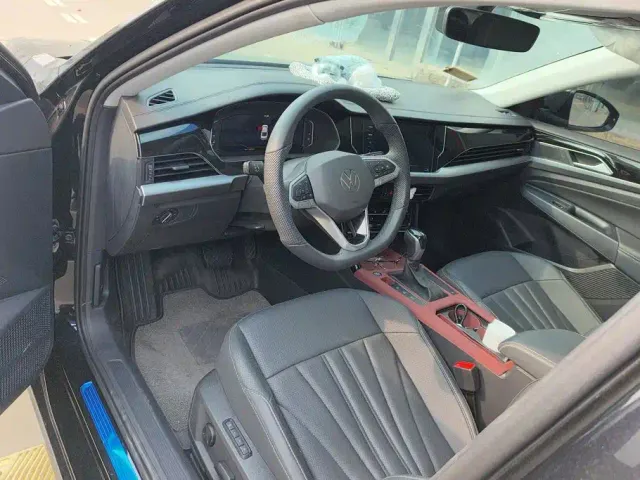 Volkswagen Passat — Фото автомобиля 12
