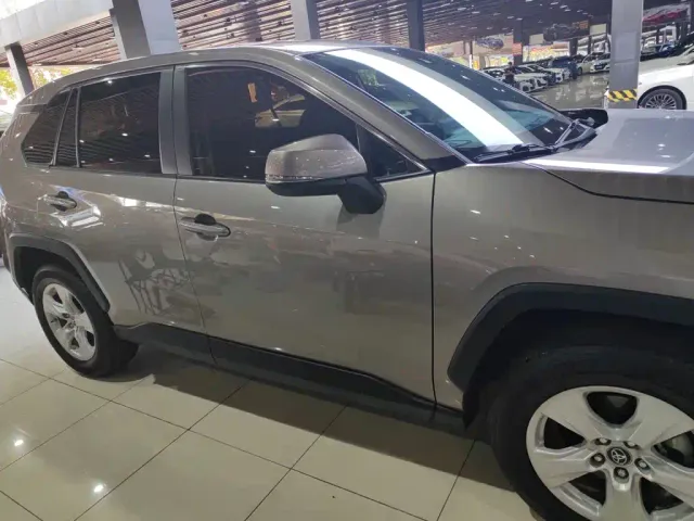 Toyota RAV4 — Фото автомобиля 5