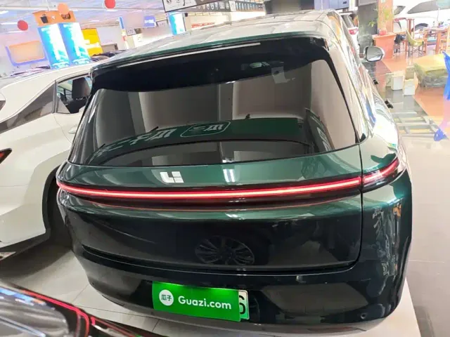 Li Auto L8 — Фото автомобиля 5