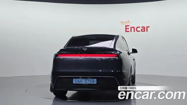 Tesla Model Y — Фото автомобиля 4