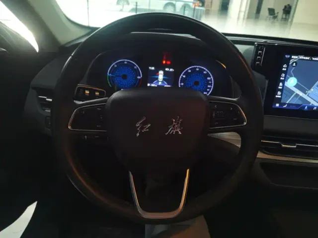 Hongqi E-QM5 — Фото автомобиля 15