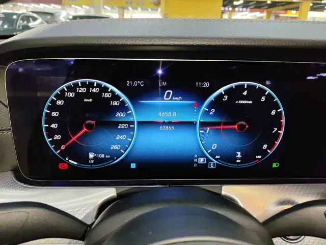 Mercedes-Benz E-Class — Фото автомобиля 3