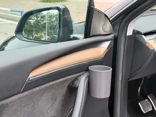 Tesla Model Y — Фото автомобиля 18