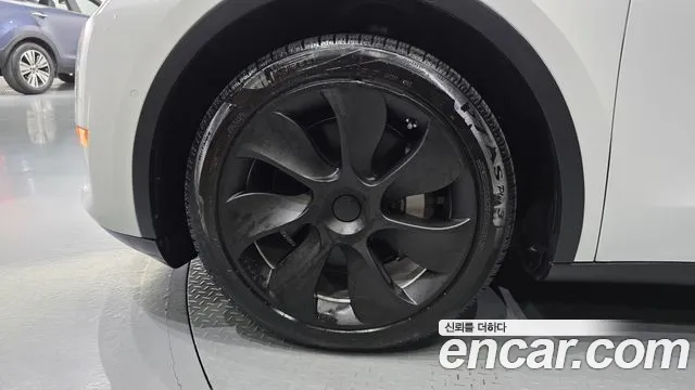 Tesla Model Y — Фото автомобиля 5