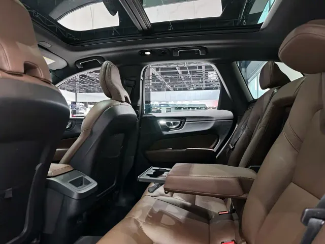 Volvo XC60 — Фото автомобиля 14