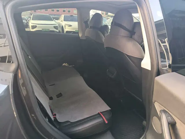 Tesla Model Y — Фото автомобиля 14