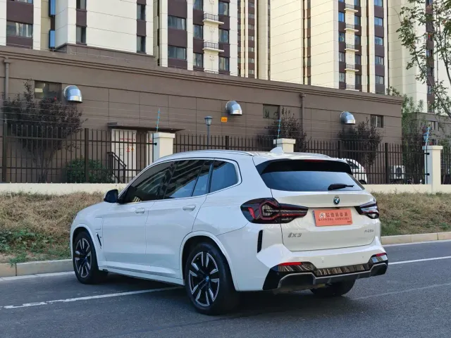 BMW iX3 — Фото автомобиля 6