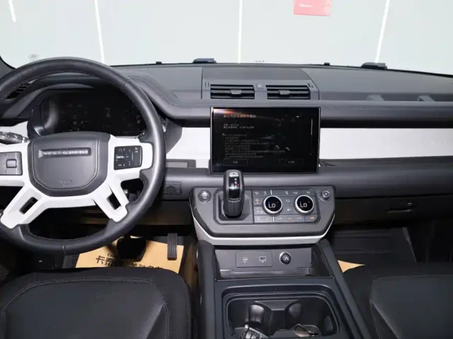 Land Rover Defender — Фото автомобиля 6