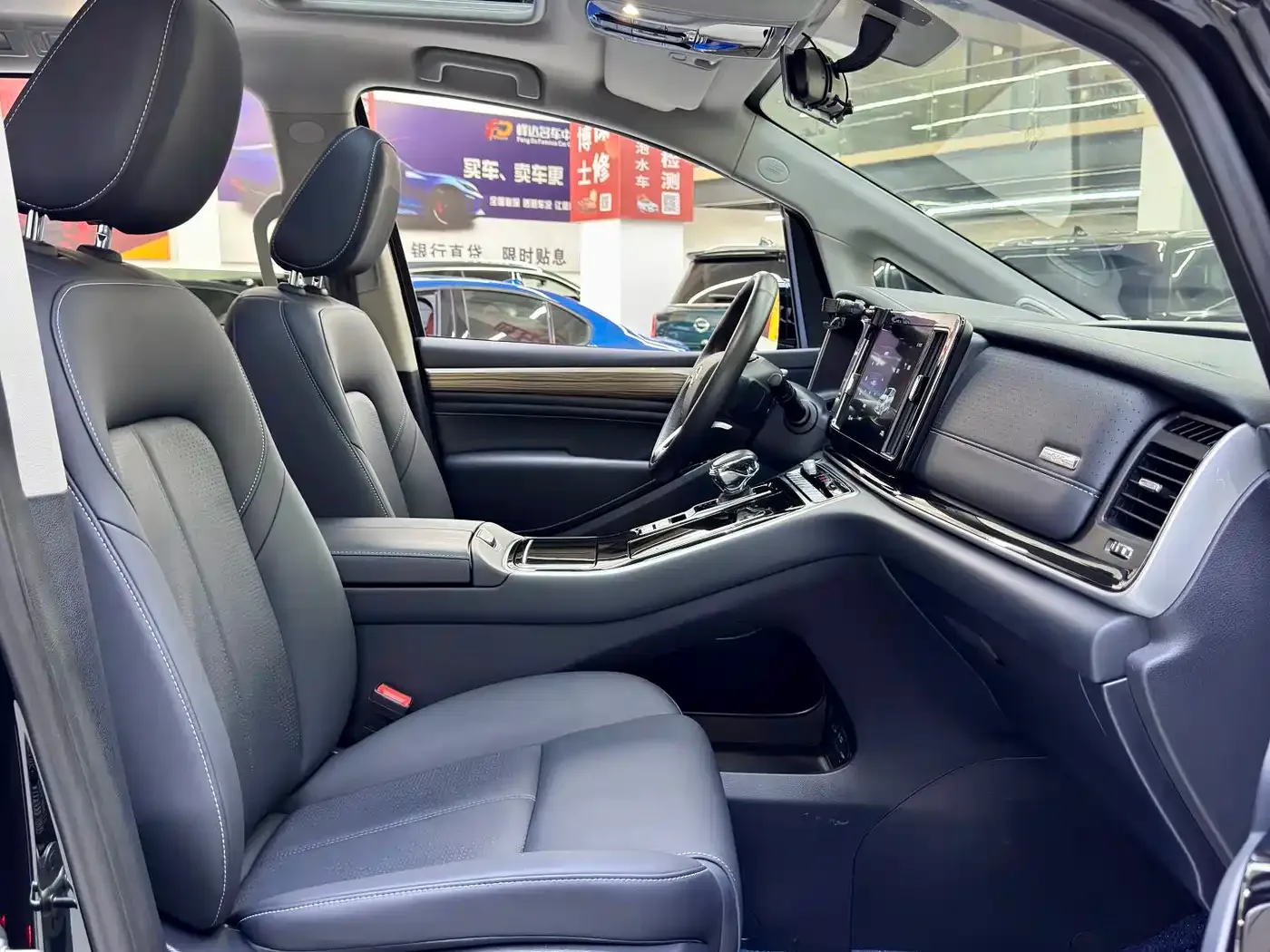 GAC Trumpchi Trumpchi M8 2024 Leadershow Series 390T Premium Edition — Фото автомобиля 4