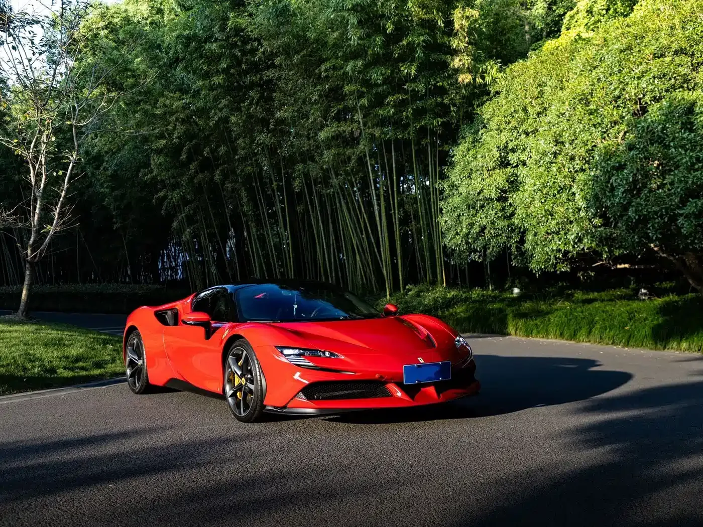 Ferrari SF90 2020 3.9T V8 Stradale — Фото автомобиля 2