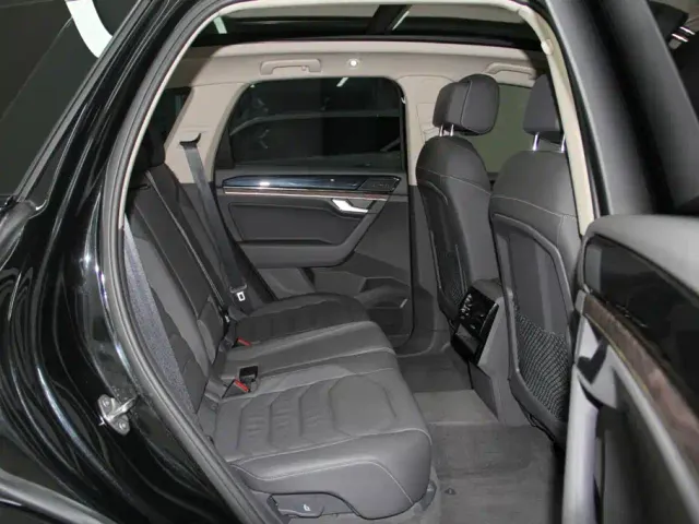 Volkswagen Touareg — Фото автомобиля 8