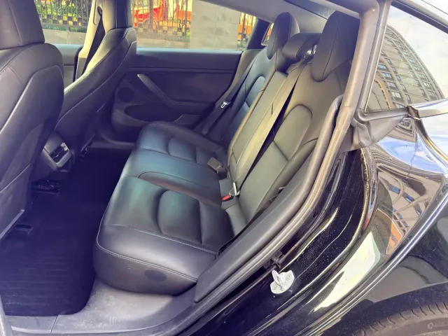 Tesla Model 3 — Фото автомобиля 5
