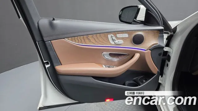 Mercedes-Benz E-Class — Фото автомобиля 18