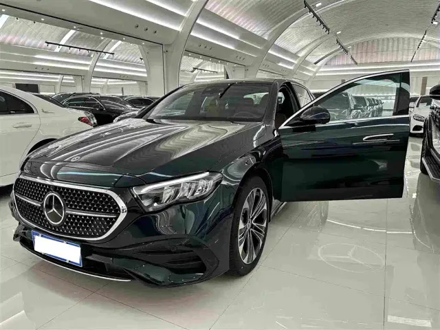 Mercedes-Benz E-Class — Фото автомобиля 5